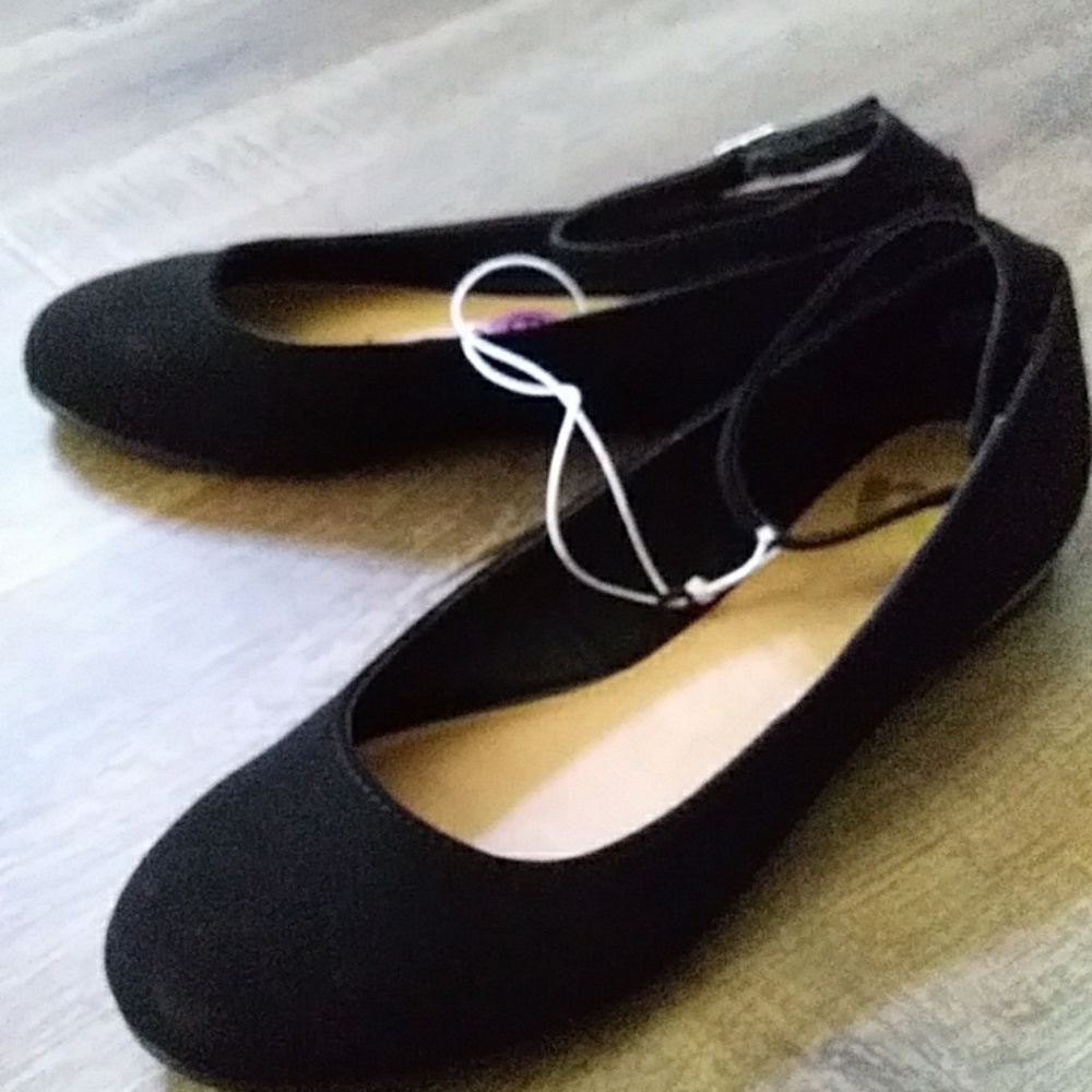 New black Ankle Strap Flat